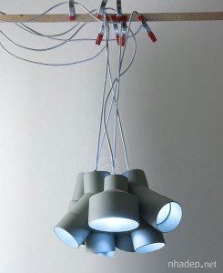 Tự làm đèn trang trí đơn giản từ ống nước